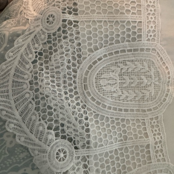 Beautiful white top, perfect for a night out!  NWOT. - Picture 6 of 6